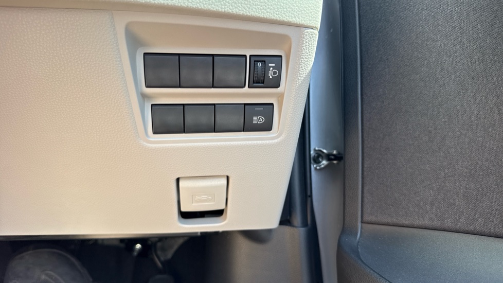 Toyota Yaris 1.5 Hybrid Excel 5dr CVT Hybrid Hatchback - Image 49