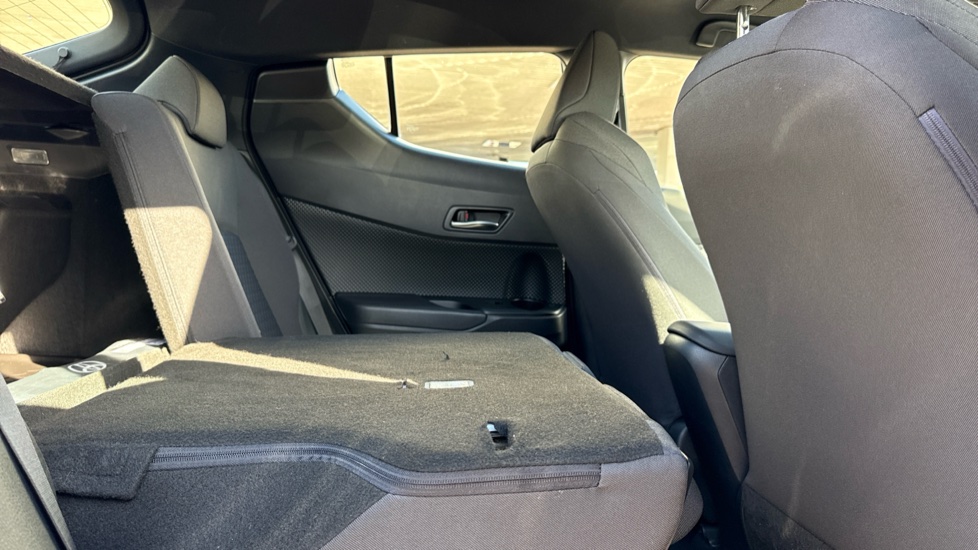 Toyota C-HR 1.8 Hybrid Icon 5dr CVT Hybrid Hatchback - Image 18