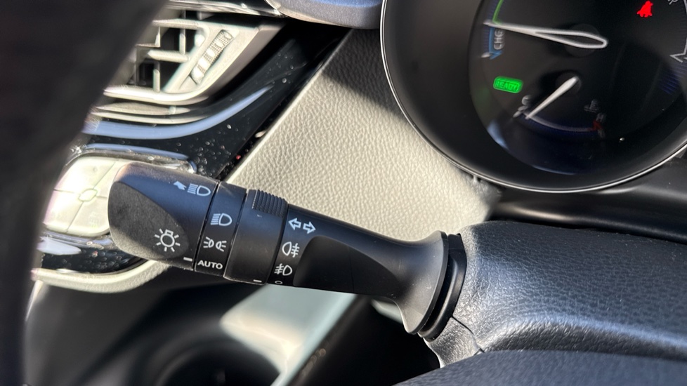 Toyota C-HR 1.8 Hybrid Icon 5dr CVT Hybrid Hatchback - Image 32
