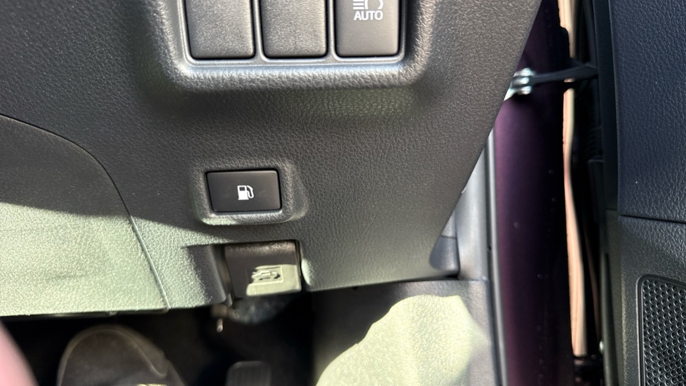 Toyota C-HR 1.8 Hybrid Icon 5dr CVT Hybrid Hatchback - Image 50