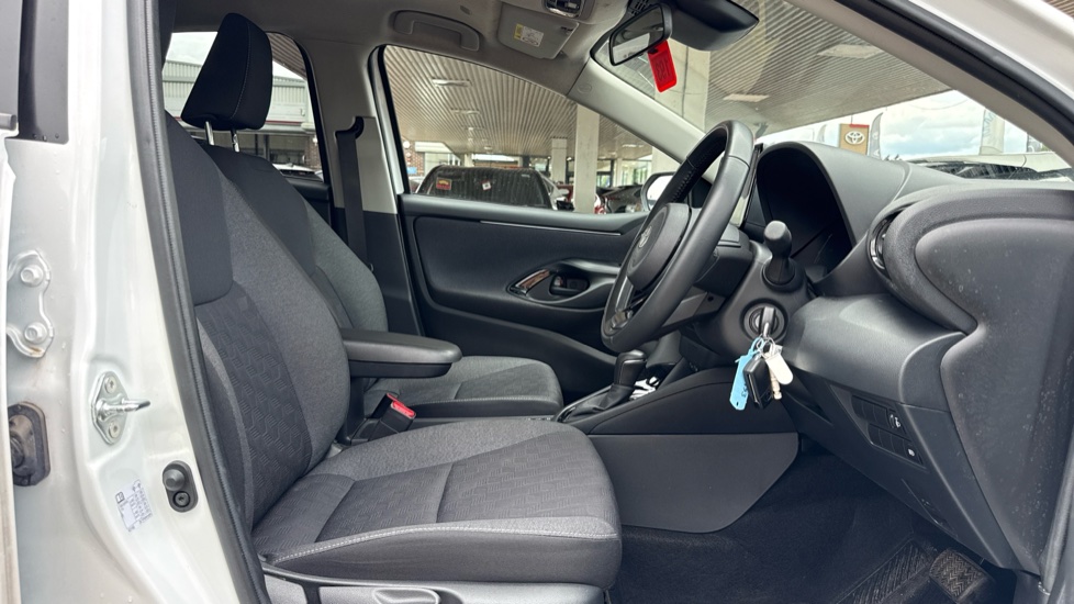Toyota Yaris 1.5 Hybrid Design 5dr CVT Hybrid Hatchback - Image 12