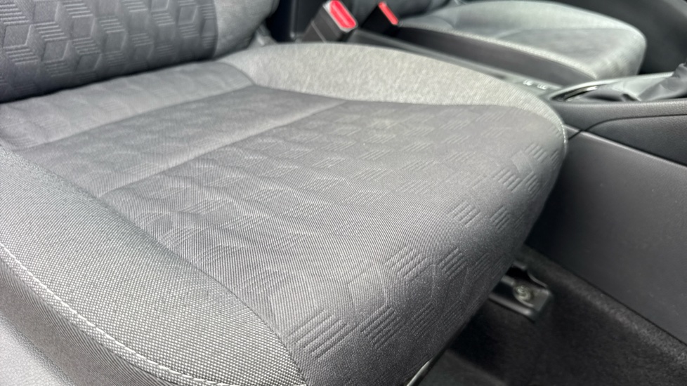 Toyota Yaris 1.5 Hybrid Design 5dr CVT Hybrid Hatchback - Image 17
