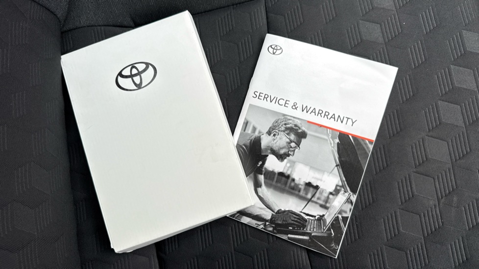 Toyota Yaris 1.5 Hybrid Design 5dr CVT Hybrid Hatchback - Image 27
