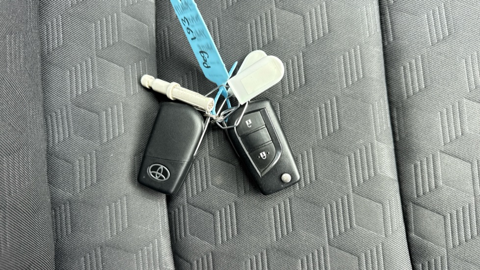 Toyota Yaris 1.5 Hybrid Design 5dr CVT Hybrid Hatchback - Image 28