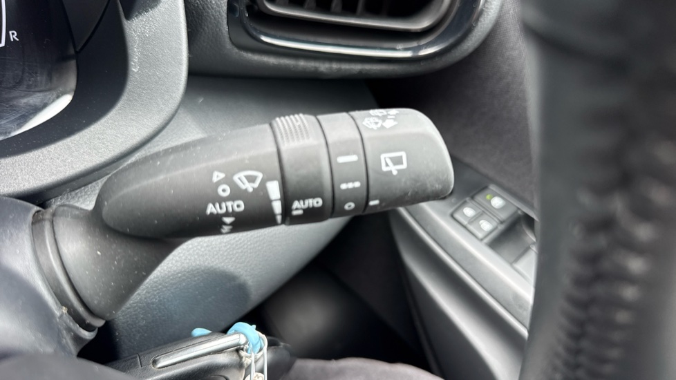 Toyota Yaris 1.5 Hybrid Design 5dr CVT Hybrid Hatchback - Image 33