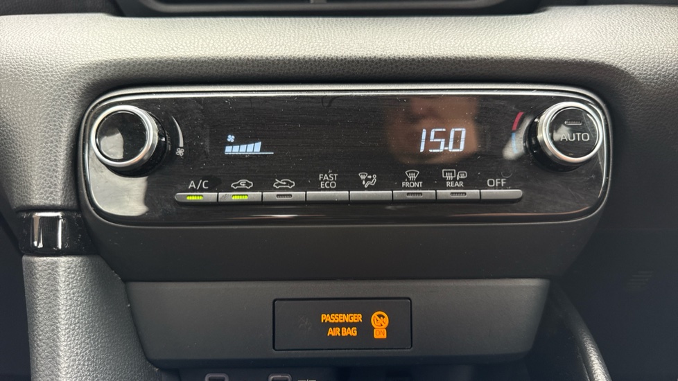 Toyota Yaris 1.5 Hybrid Design 5dr CVT Hybrid Hatchback - Image 34