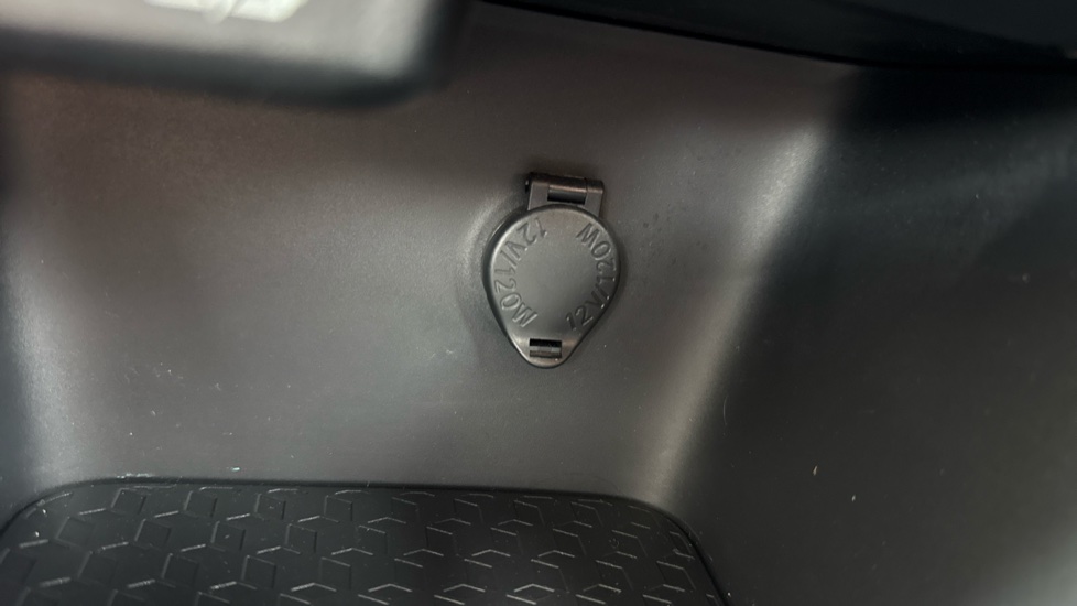 Toyota Yaris 1.5 Hybrid Design 5dr CVT Hybrid Hatchback - Image 37