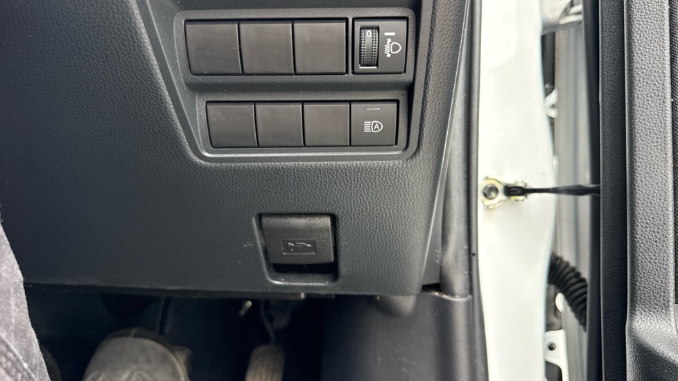 Toyota Yaris 1.5 Hybrid Design 5dr CVT Hybrid Hatchback - Image 47