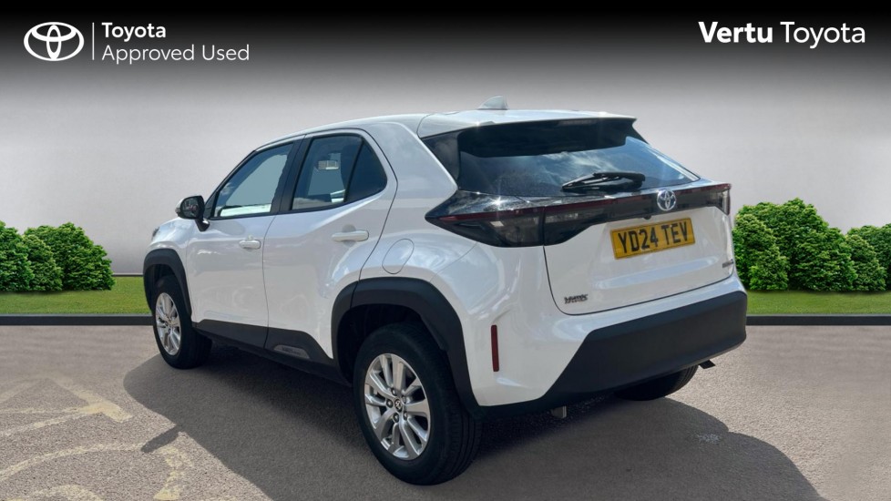 Toyota Yaris Cross 1.5 Hybrid Icon 5dr CVT Hybrid Estate - Image 4