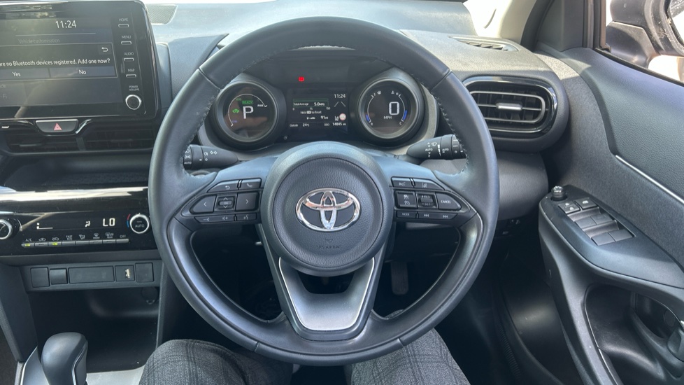 Toyota Yaris Cross 1.5 Hybrid Icon 5dr CVT Hybrid Estate - Image 7