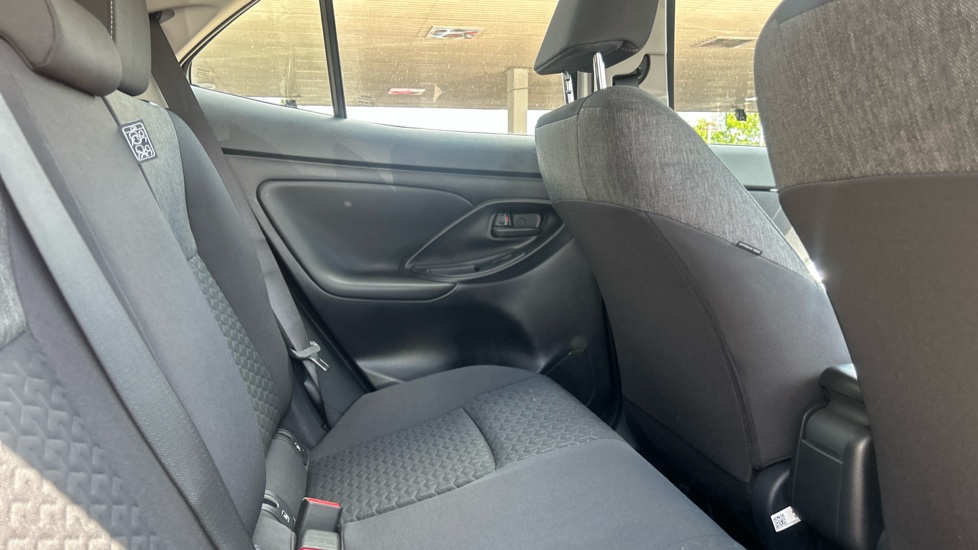 Toyota Yaris Cross 1.5 Hybrid Icon 5dr CVT Hybrid Estate - Image 8