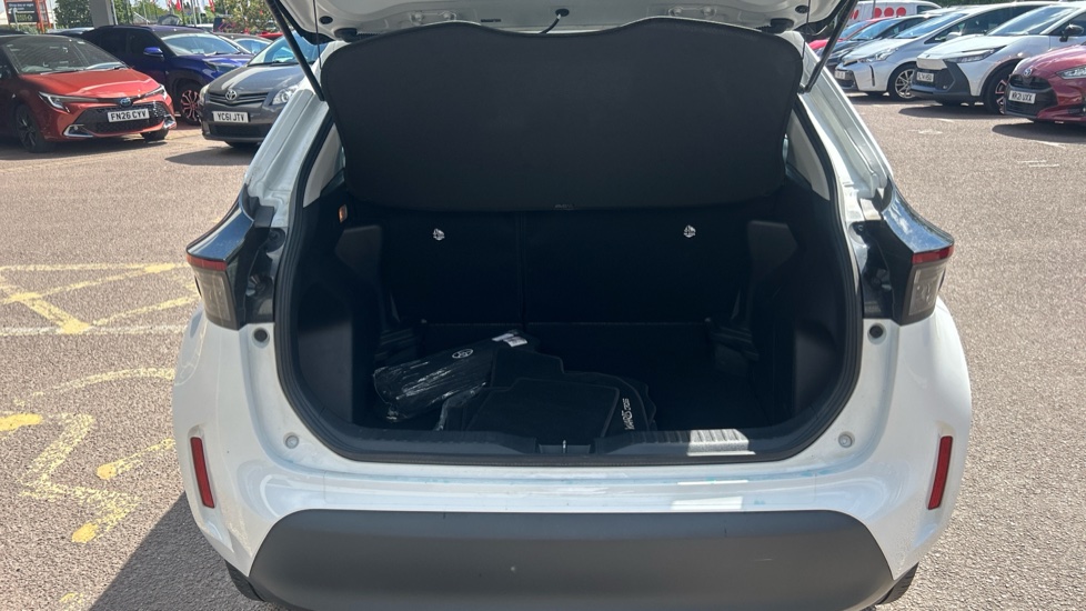 Toyota Yaris Cross 1.5 Hybrid Icon 5dr CVT Hybrid Estate - Image 13