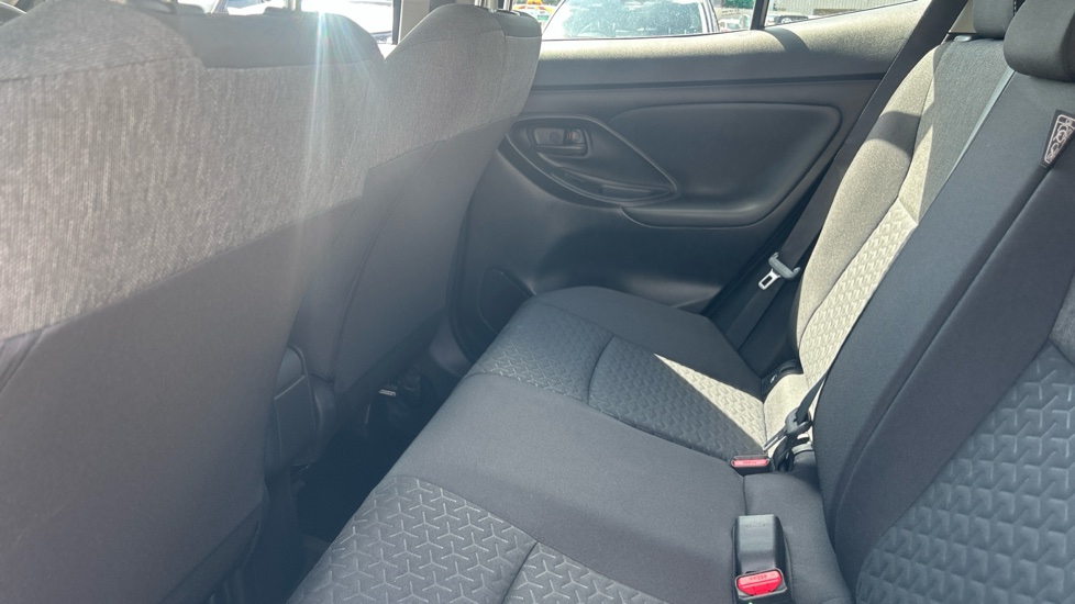 Toyota Yaris Cross 1.5 Hybrid Icon 5dr CVT Hybrid Estate - Image 15