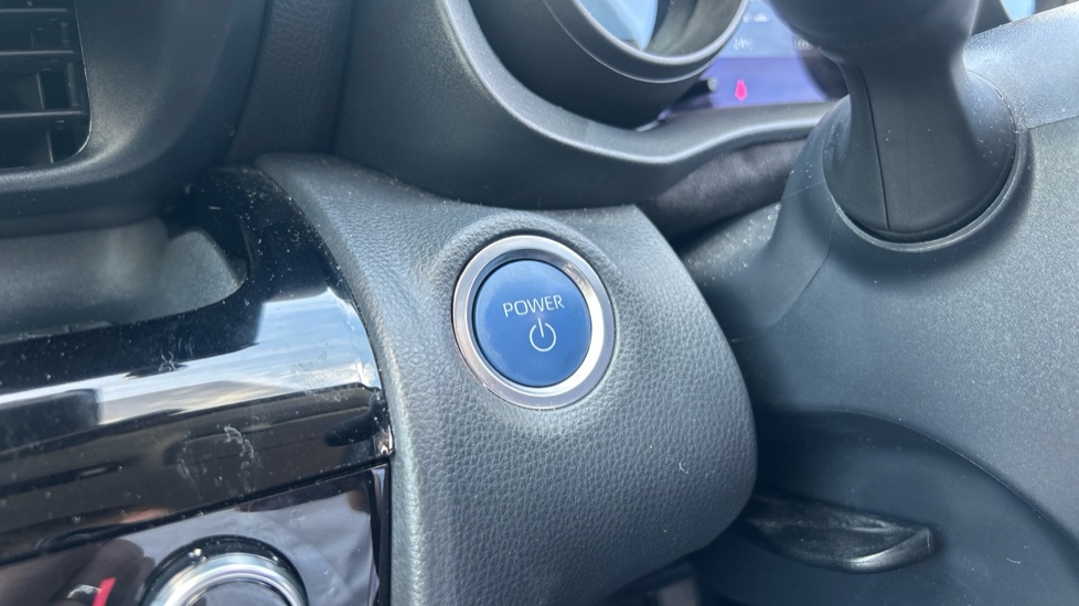 Toyota Yaris Cross 1.5 Hybrid Icon 5dr CVT Hybrid Estate - Image 16