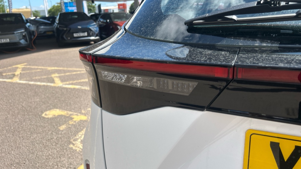 Toyota Yaris Cross 1.5 Hybrid Icon 5dr CVT Hybrid Estate - Image 21