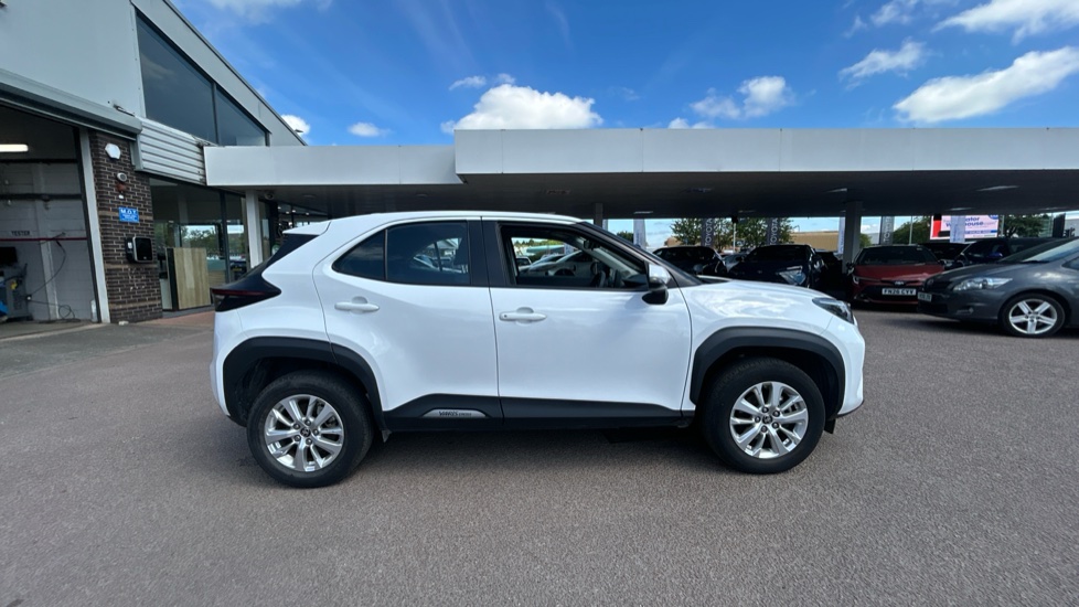 Toyota Yaris Cross 1.5 Hybrid Icon 5dr CVT Hybrid Estate - Image 23