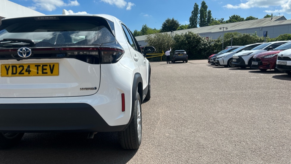 Toyota Yaris Cross 1.5 Hybrid Icon 5dr CVT Hybrid Estate - Image 37