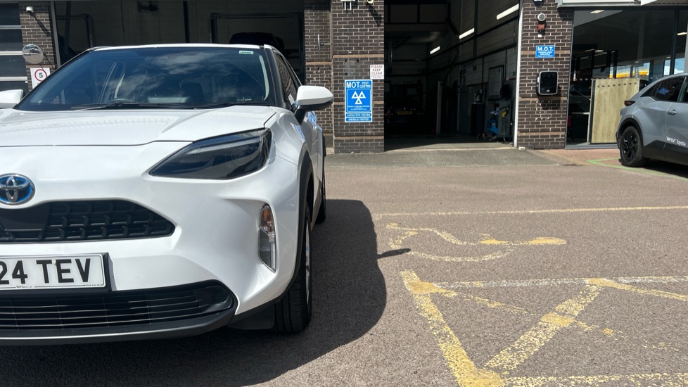Toyota Yaris Cross 1.5 Hybrid Icon 5dr CVT Hybrid Estate - Image 39