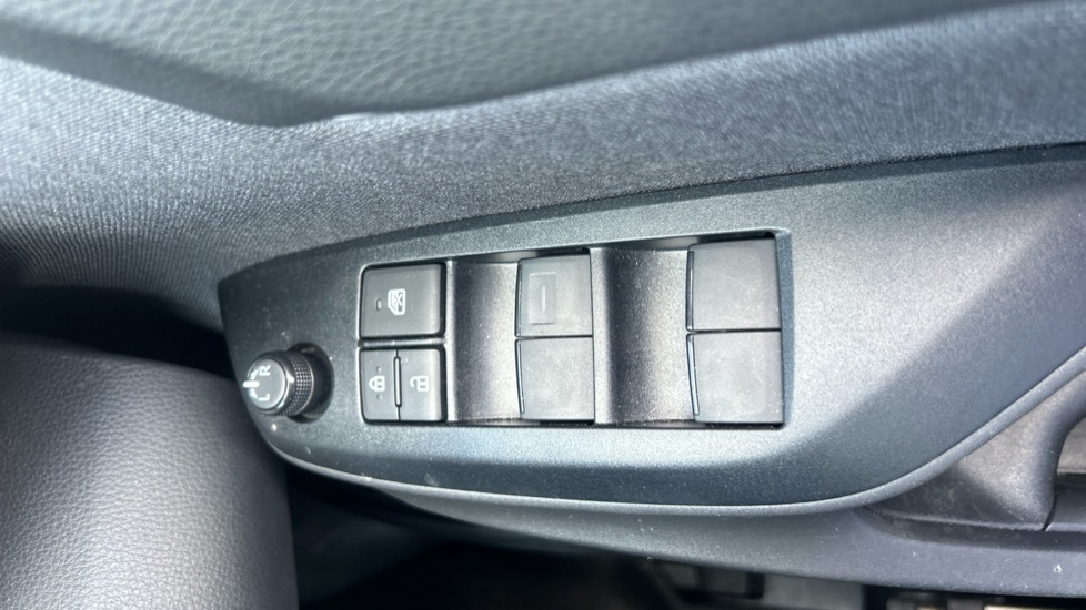 Toyota Yaris Cross 1.5 Hybrid Icon 5dr CVT Hybrid Estate - Image 45