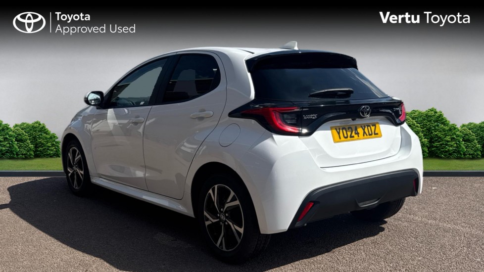 Toyota Yaris 1.5 Hybrid Design 5dr CVT Hybrid Hatchback - Image 4