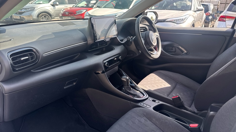 Toyota Yaris 1.5 Hybrid Design 5dr CVT Hybrid Hatchback - Image 5