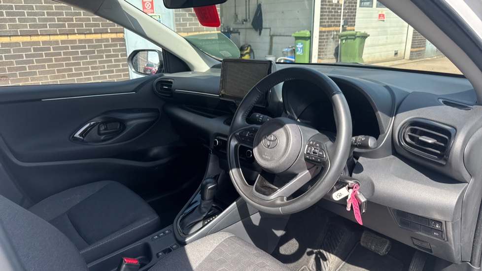 Toyota Yaris 1.5 Hybrid Design 5dr CVT Hybrid Hatchback - Image 12