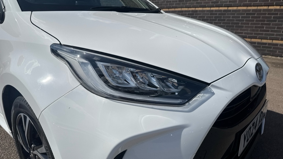 Toyota Yaris 1.5 Hybrid Design 5dr CVT Hybrid Hatchback - Image 20