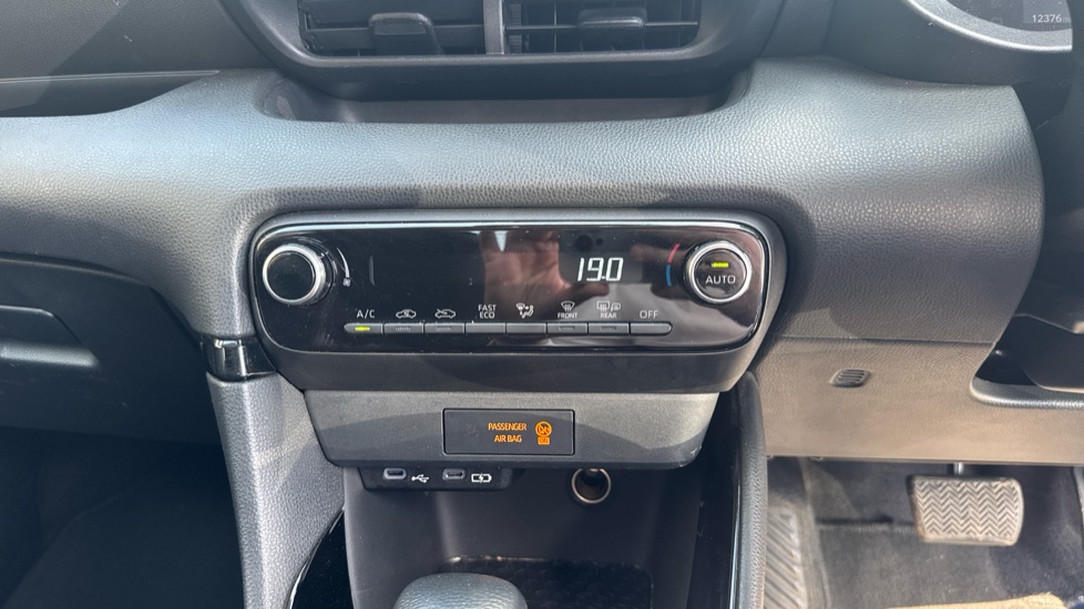 Toyota Yaris 1.5 Hybrid Design 5dr CVT Hybrid Hatchback - Image 27