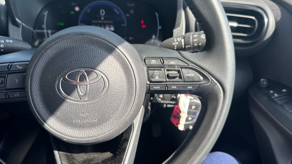 Toyota Yaris 1.5 Hybrid Design 5dr CVT Hybrid Hatchback - Image 33