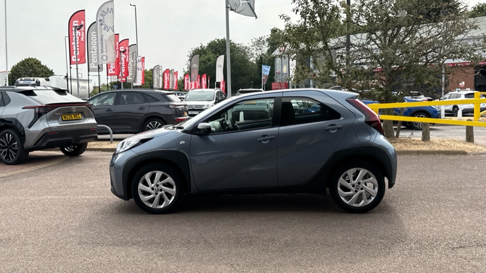 Toyota Aygo X 1.0 VVT-i Pure 5dr Petrol Hatchback - Image 24