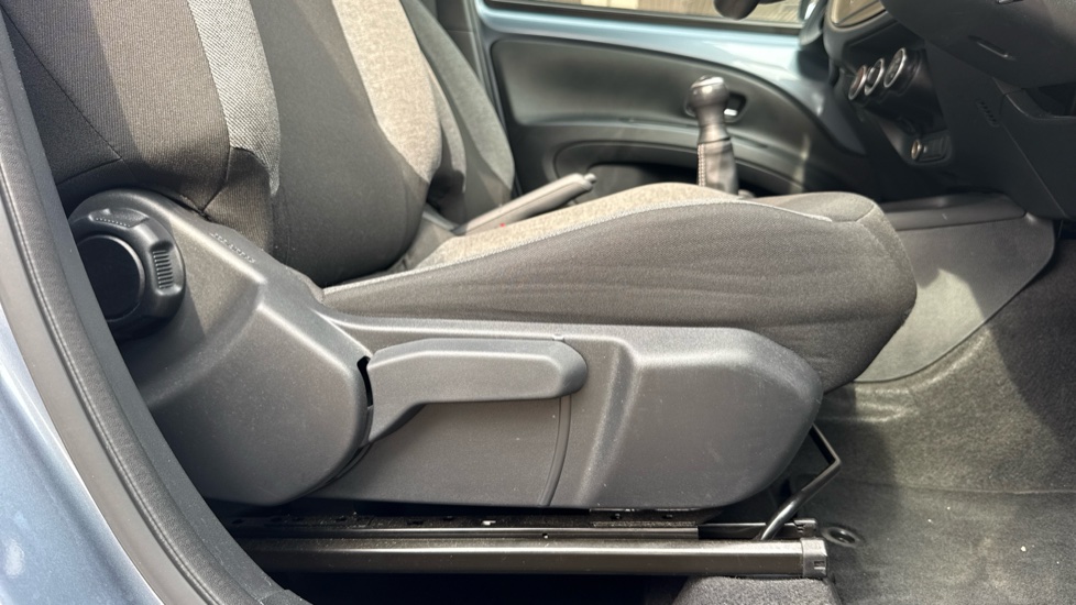 Toyota Aygo X 1.0 VVT-i Pure 5dr Petrol Hatchback - Image 30