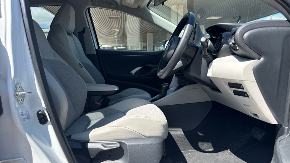 Toyota Yaris 1.5 Hybrid Excel 5dr CVT Hybrid Hatchback - Image 12