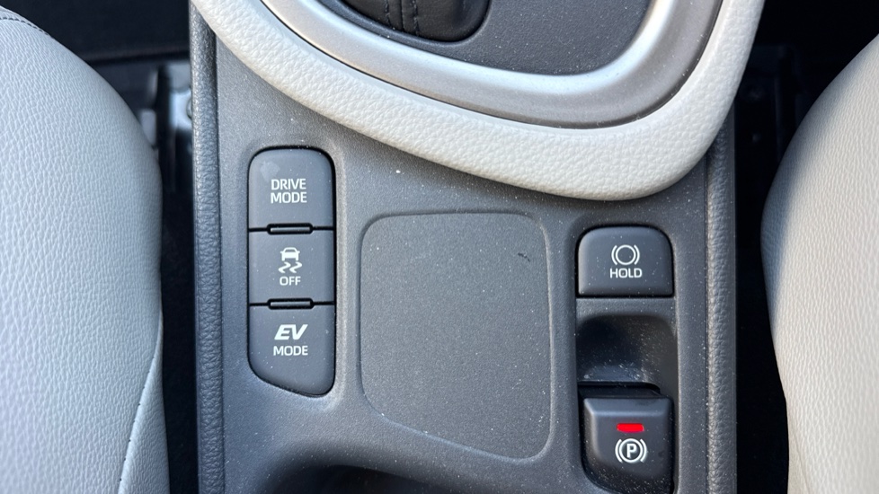 Toyota Yaris 1.5 Hybrid Excel 5dr CVT Hybrid Hatchback - Image 44