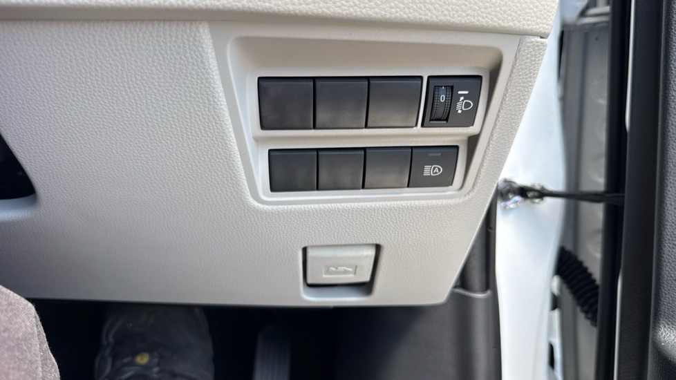 Toyota Yaris 1.5 Hybrid Excel 5dr CVT Hybrid Hatchback - Image 47