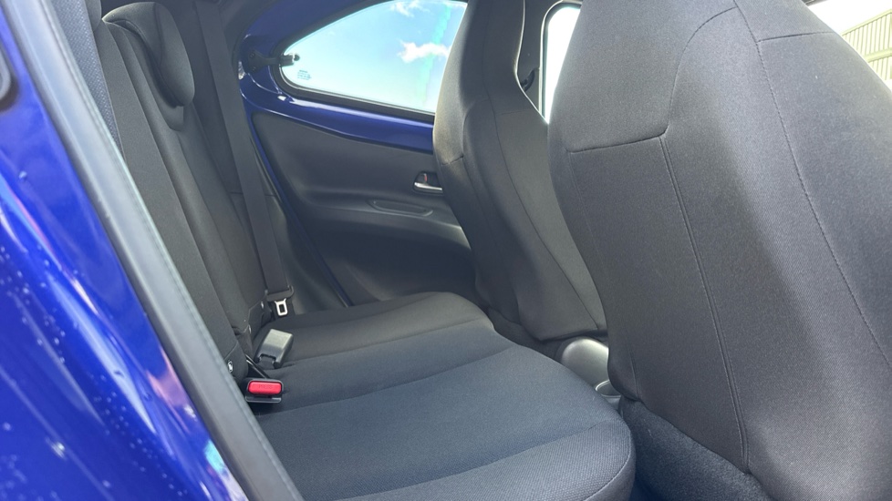 Toyota Aygo X 1.0 VVT-i Edge 5dr Petrol Hatchback - Image 8