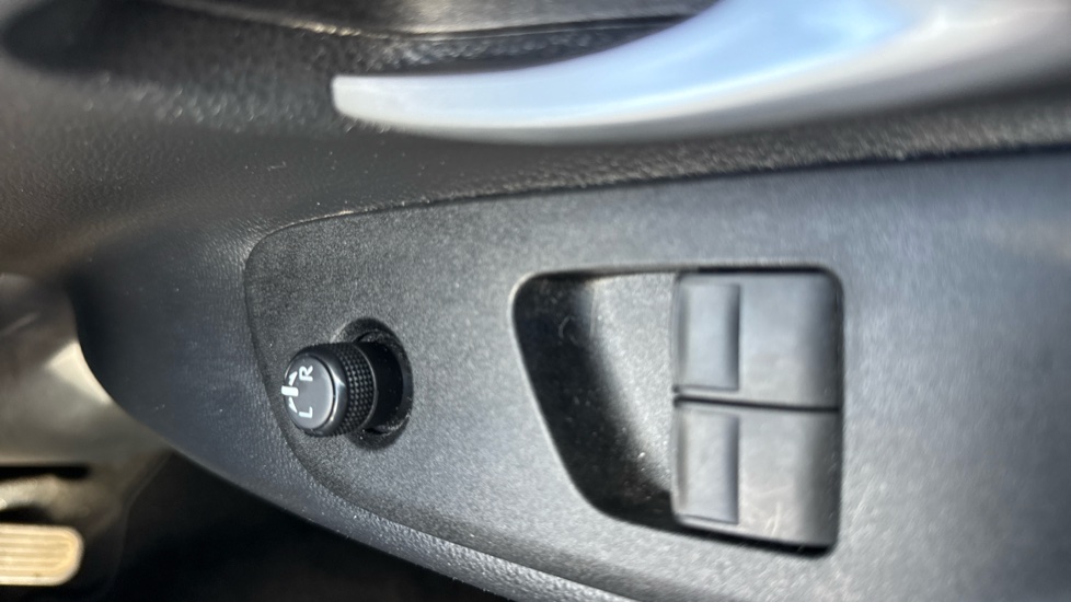 Toyota Aygo X 1.0 VVT-i Edge 5dr Petrol Hatchback - Image 32