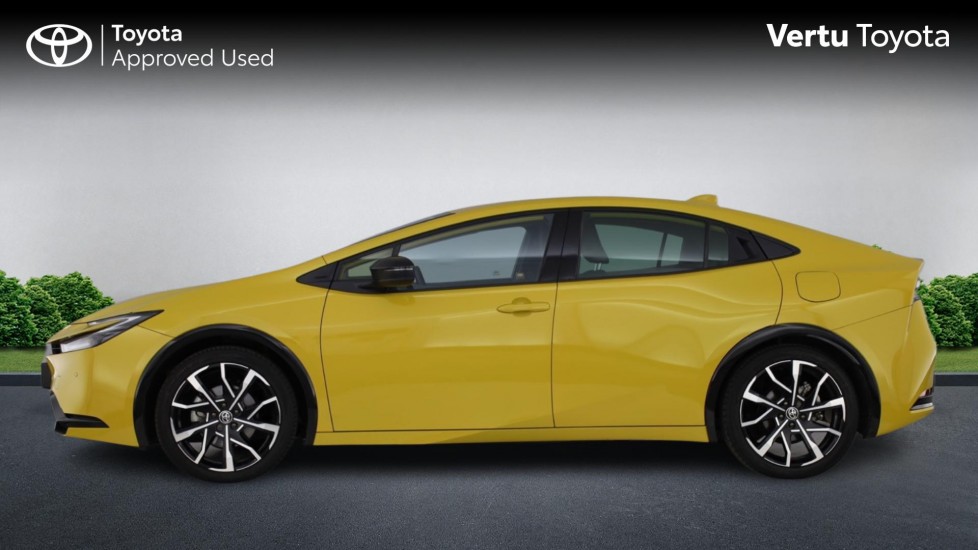 Toyota Prius 2.0 PHEV Excel 5dr CVT Hatchback - Image 25