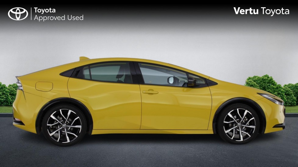 Toyota Prius 2.0 PHEV Excel 5dr CVT Hatchback - Image 24