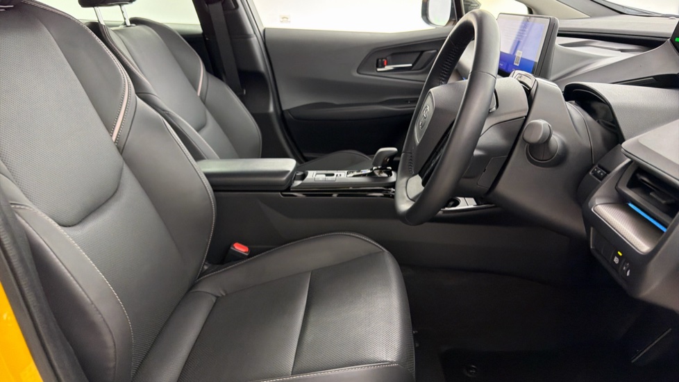 Toyota Prius 2.0 PHEV Excel 5dr CVT Hatchback - Image 12