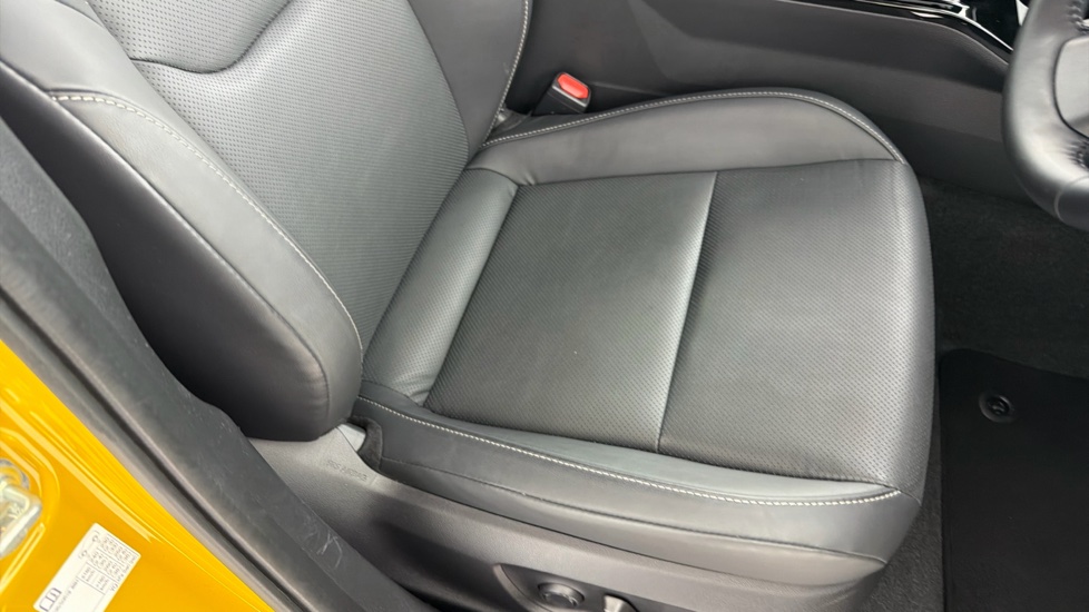 Toyota Prius 2.0 PHEV Excel 5dr CVT Hatchback - Image 17