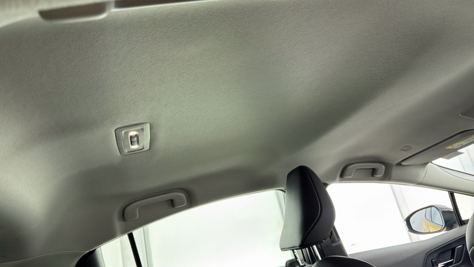 Toyota Prius 2.0 PHEV Excel 5dr CVT Hatchback - Image 19