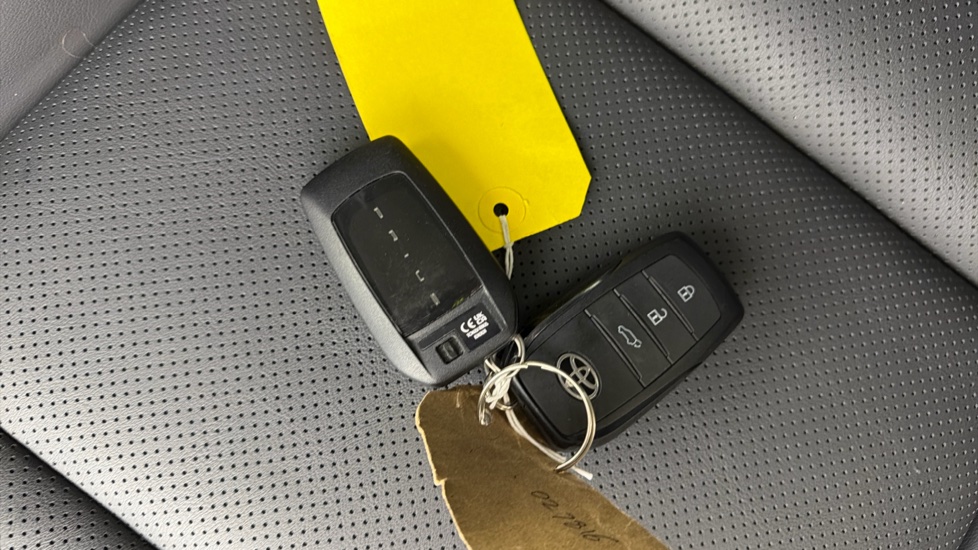 Toyota Prius 2.0 PHEV Excel 5dr CVT Hatchback - Image 29