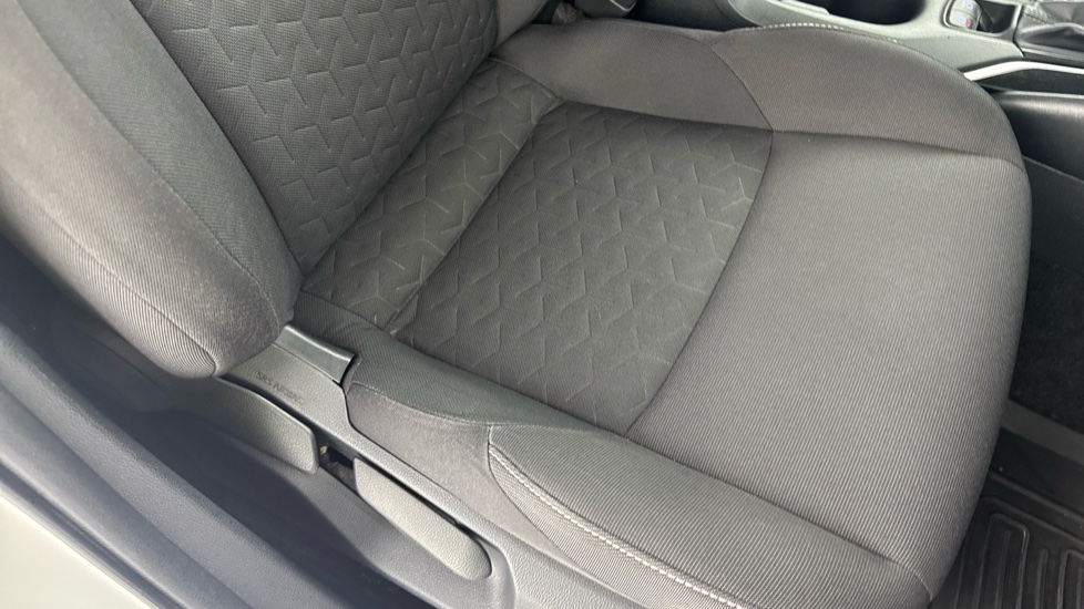Toyota Corolla Petrol 1.8 VVT-i Hybrid Commercial Auto - Image 17