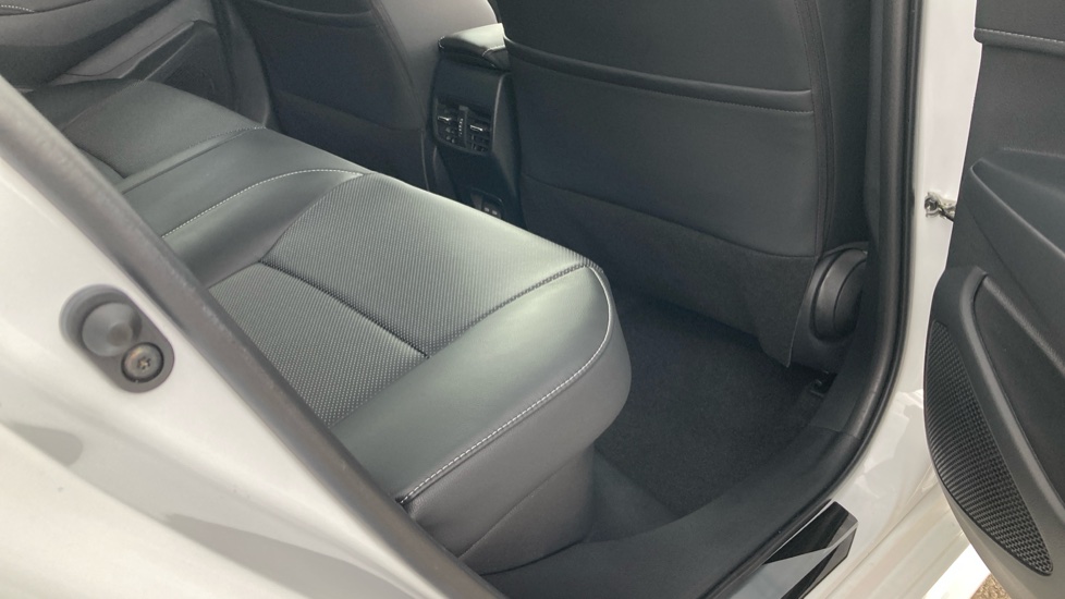 Toyota Corolla 2.0 VVT-i Hybrid Excel 5dr CVT Hybrid Estate - Image 8