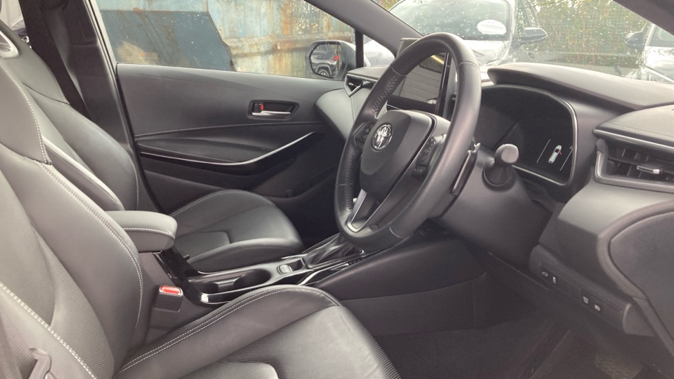 Toyota Corolla 2.0 VVT-i Hybrid Excel 5dr CVT Hybrid Estate - Image 12
