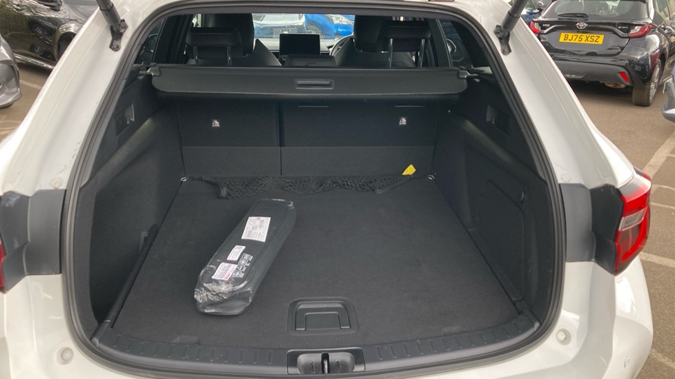 Toyota Corolla 2.0 VVT-i Hybrid Excel 5dr CVT Hybrid Estate - Image 13