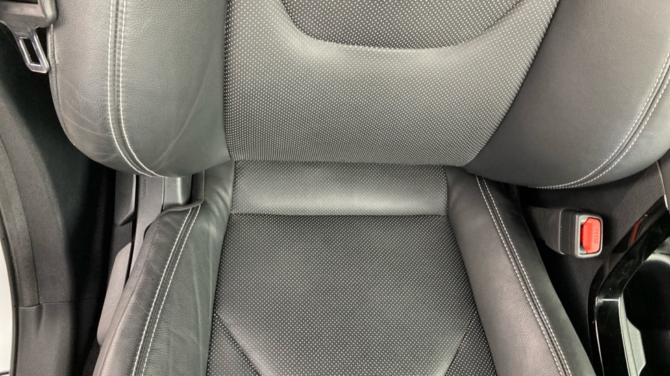 Toyota Corolla 2.0 VVT-i Hybrid Excel 5dr CVT Hybrid Estate - Image 14