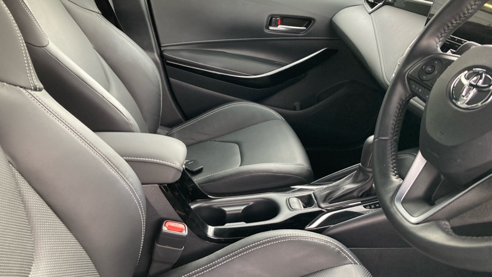 Toyota Corolla 2.0 VVT-i Hybrid Excel 5dr CVT Hybrid Estate - Image 18