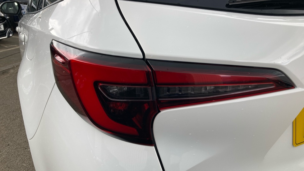 Toyota Corolla 2.0 VVT-i Hybrid Excel 5dr CVT Hybrid Estate - Image 21