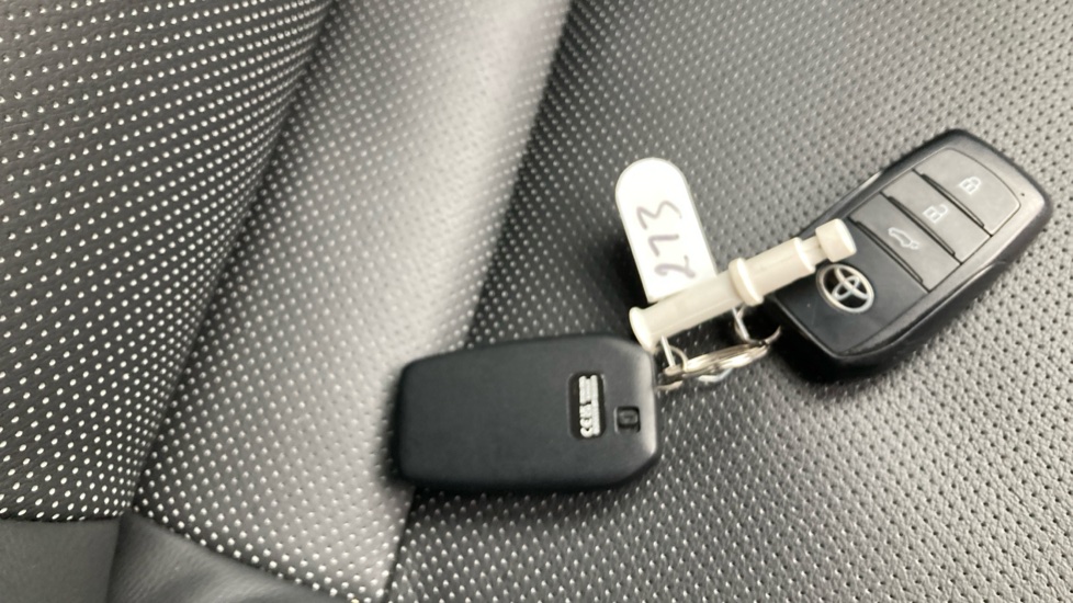 Toyota Corolla 2.0 VVT-i Hybrid Excel 5dr CVT Hybrid Estate - Image 28
